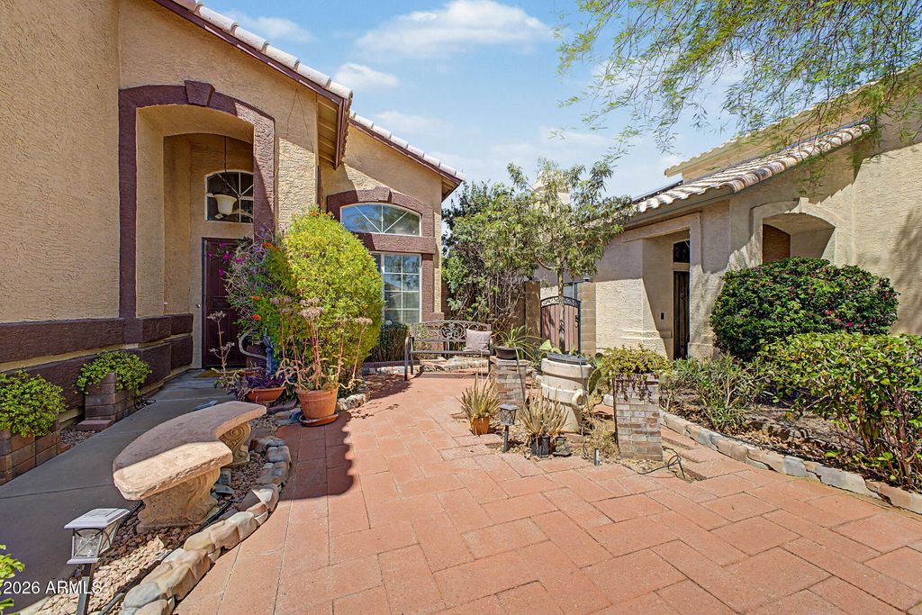 Image 6 of property listing at 2304 E WESCOTT Drive, Phoenix, AZ 85024