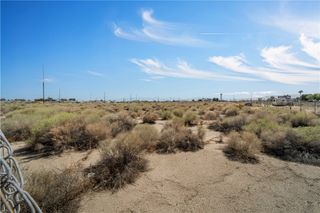 42142 42142 Valley Line Road, Lancaster, CA 93535