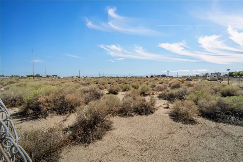 42142 42142 Valley Line Road, Lancaster, CA 93535