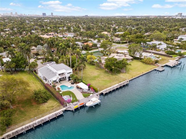 1018 S Northlake Dr, Hollywood, FL 33019