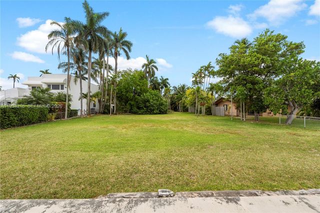 1018 S Northlake Dr, Hollywood, FL 33019