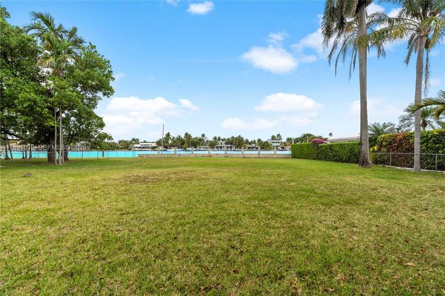 1018 S Northlake Dr, Hollywood, FL 33019