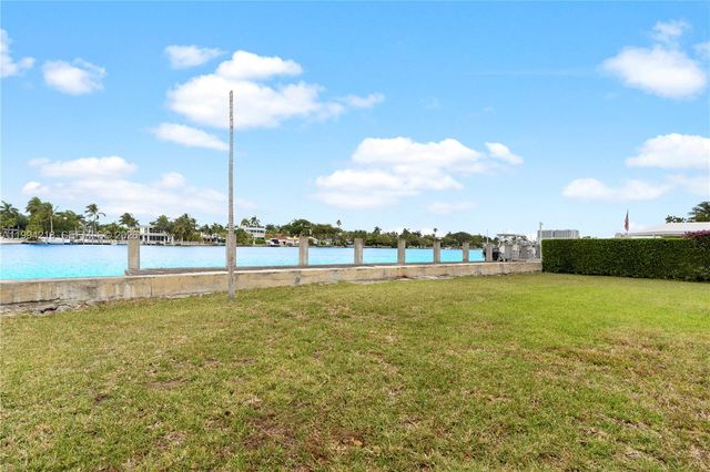 1018 S Northlake Dr, Hollywood, FL 33019
