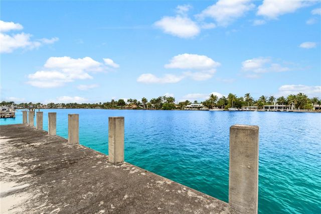 1018 S Northlake Dr, Hollywood, FL 33019