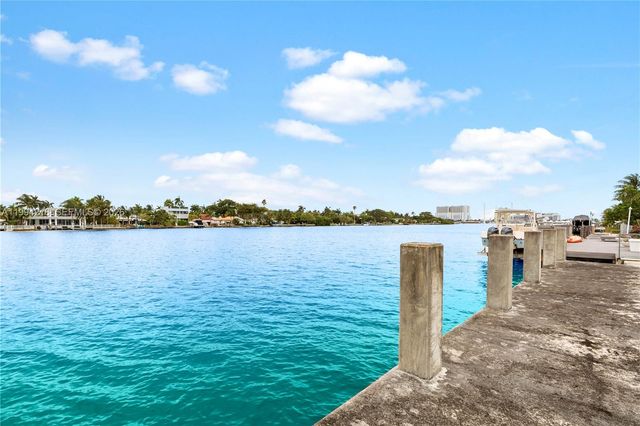 1018 S Northlake Dr, Hollywood, FL 33019