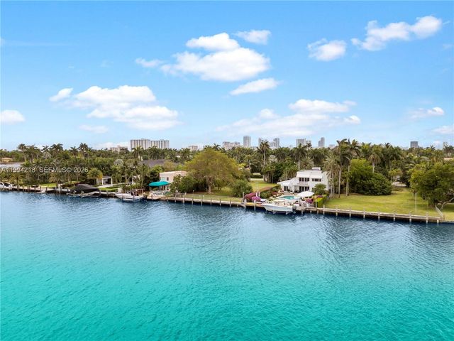 1018 S Northlake Dr, Hollywood, FL 33019