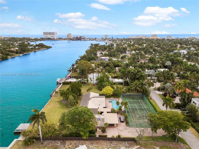 1018 S Northlake Dr, Hollywood, FL 33019
