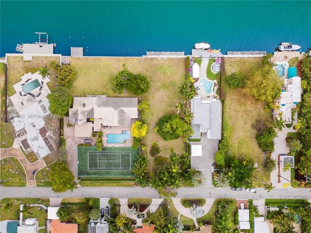 1018 S Northlake Dr, Hollywood, FL 33019