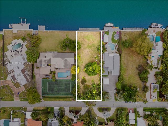 1018 S Northlake Dr, Hollywood, FL 33019