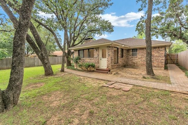 1215 San Marcos Drive, Arlington, TX 76012