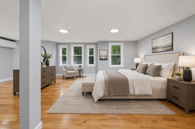 33 Milford St, Upton, MA 01568