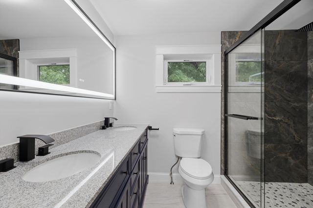 33 Milford St, Upton, MA 01568