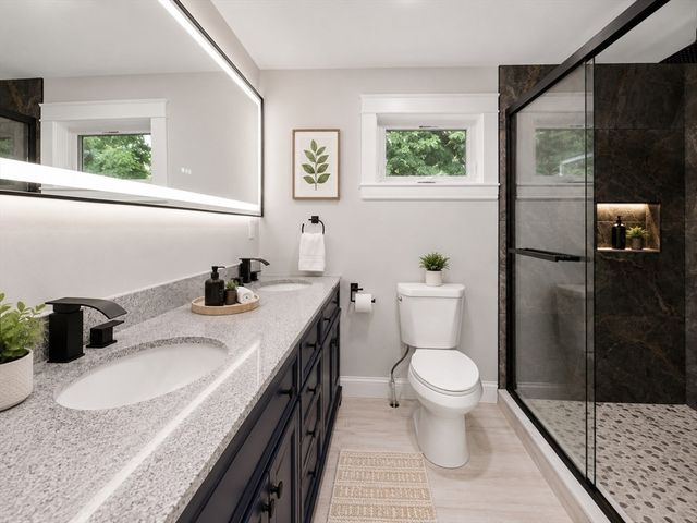 33 Milford St, Upton, MA 01568