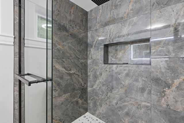 33 Milford St, Upton, MA 01568