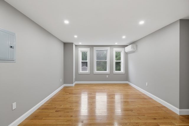33 Milford St, Upton, MA 01568