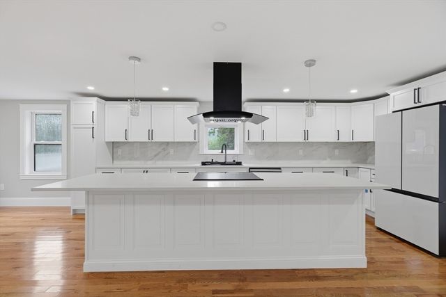 33 Milford St, Upton, MA 01568