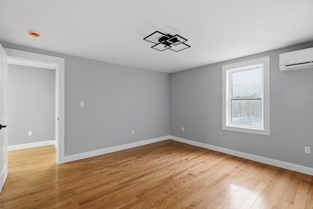 33 Milford St, Upton, MA 01568