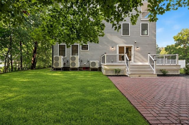33 Milford St, Upton, MA 01568