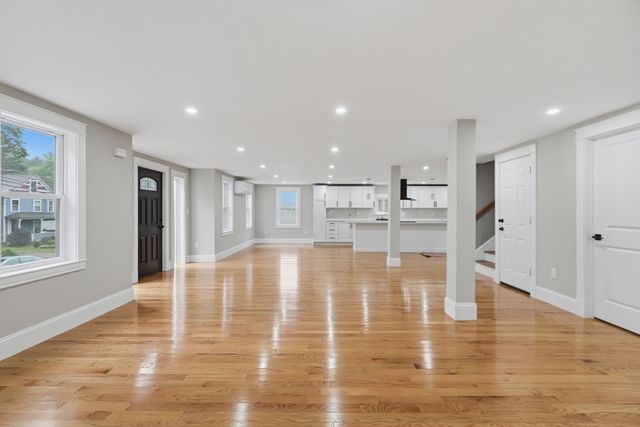 33 Milford St, Upton, MA 01568