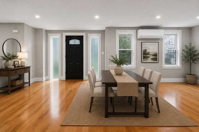 33 Milford St, Upton, MA 01568