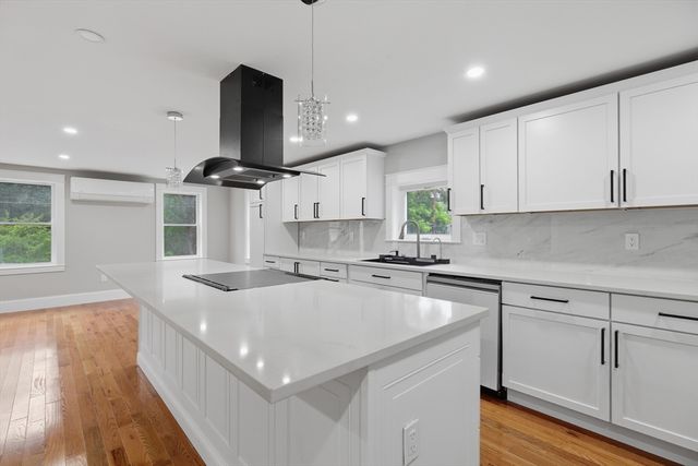 33 Milford St, Upton, MA 01568
