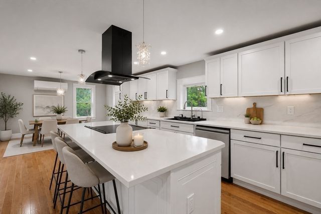 33 Milford St, Upton, MA 01568