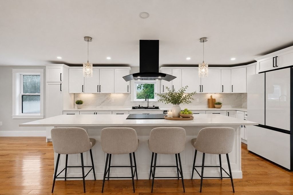 33 Milford St, Upton, MA 01568
