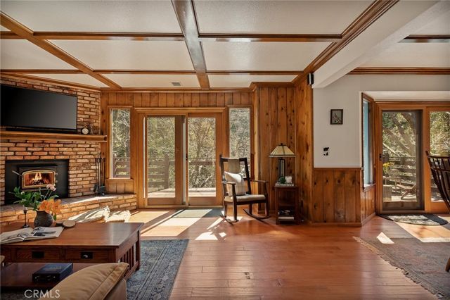 915 Trinity, Lake Arrowhead, CA 92352