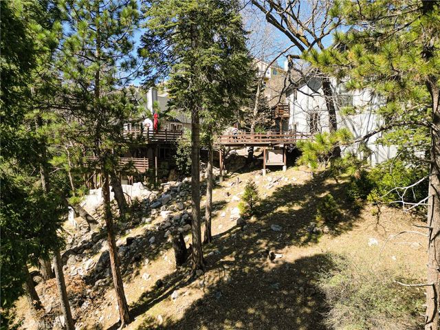 915 Trinity, Lake Arrowhead, CA 92352