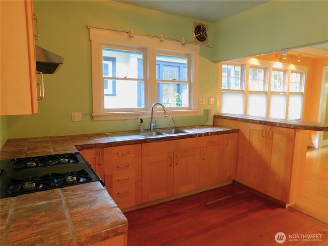 7217 4th Avenue NW, Seattle, WA 98117