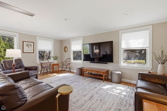 5901 N Newark Avenue, Chicago, IL 60631