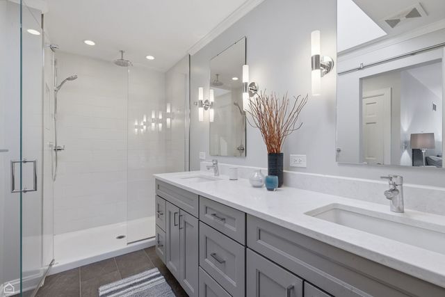 5901 N Newark Avenue, Chicago, IL 60631