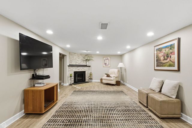 5901 N Newark Avenue, Chicago, IL 60631