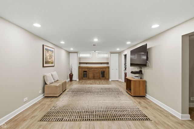 5901 N Newark Avenue, Chicago, IL 60631