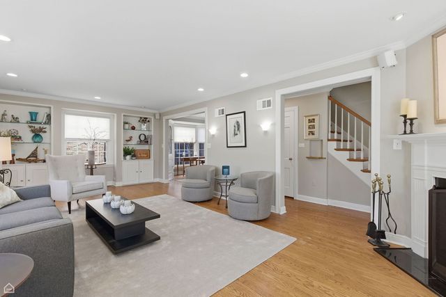 5901 N Newark Avenue, Chicago, IL 60631