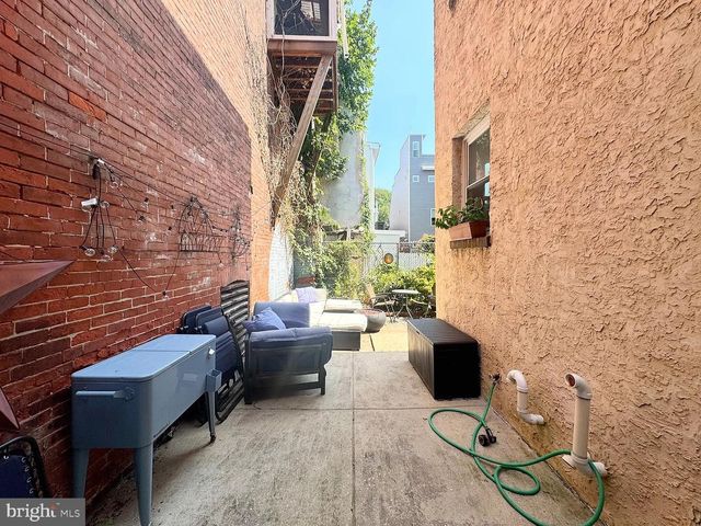 2045 E DAUPHIN ST, Philadelphia, PA 19125