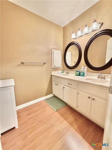 109 Park Place, Port Lavaca, TX 77979