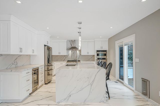 7 Sander Court, Middle Island, NY 11953