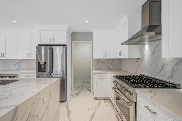 7 Sander Court, Middle Island, NY 11953