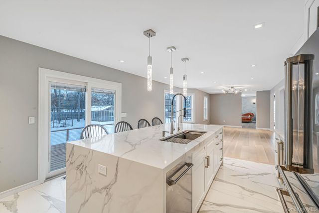 7 Sander Court, Middle Island, NY 11953