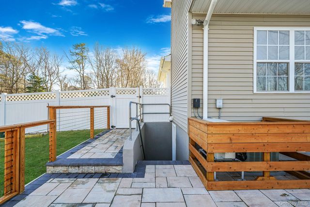 7 Sander Court, Middle Island, NY 11953