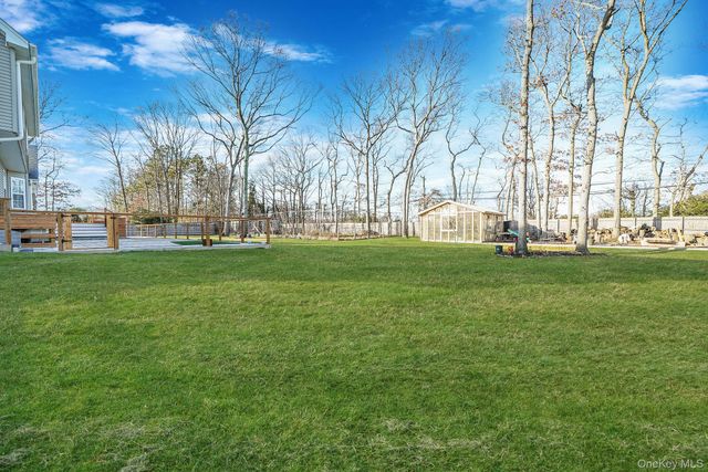 7 Sander Court, Middle Island, NY 11953