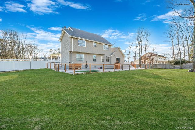 7 Sander Court, Middle Island, NY 11953