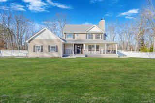 7 Sander Court, Middle Island, NY 11953