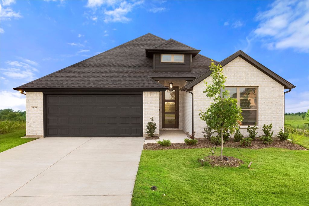 707 Escovedo Drive, Italy, TX 76651