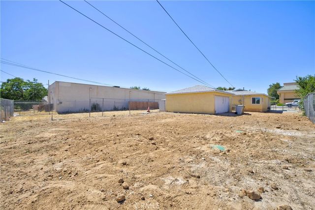15990 Yucca Street B, Hesperia, CA 92345