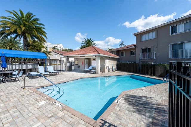 245 Riviera Circle 245, Weston, FL 33326