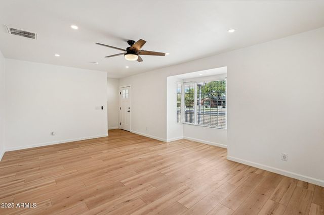 511 E CHEERY LYNN Road, Phoenix, AZ 85012