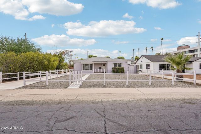 511 E CHEERY LYNN Road, Phoenix, AZ 85012