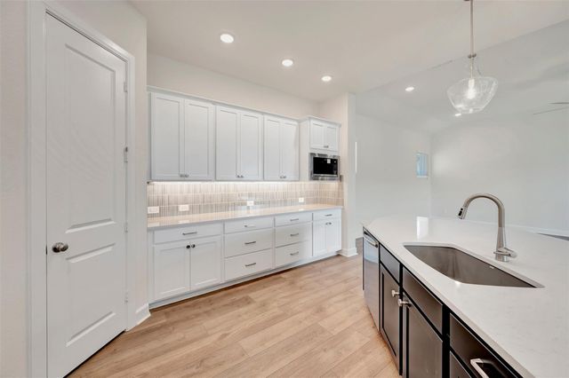 12147 Canal View Boulevard, Mont Belvieu, TX 77523